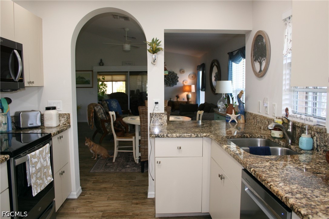 2 Bed SingleFamilyResidence for Sale in North Fort Myers, photo 7