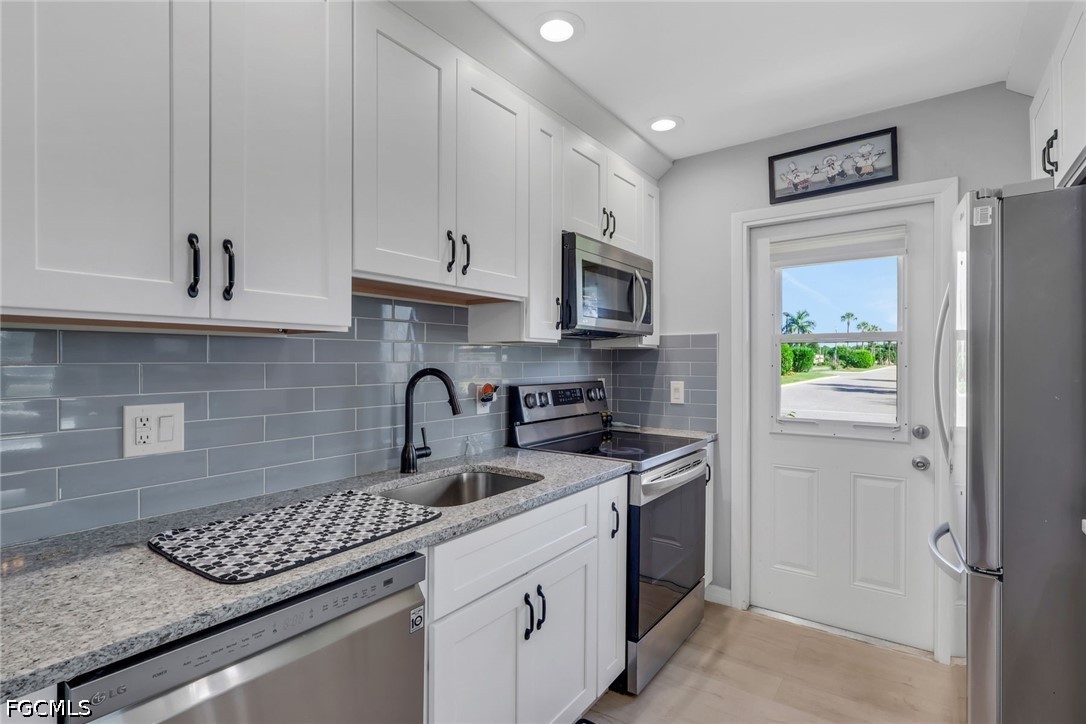 2 Bed Attached for Sale in Fort Myers, photo 7