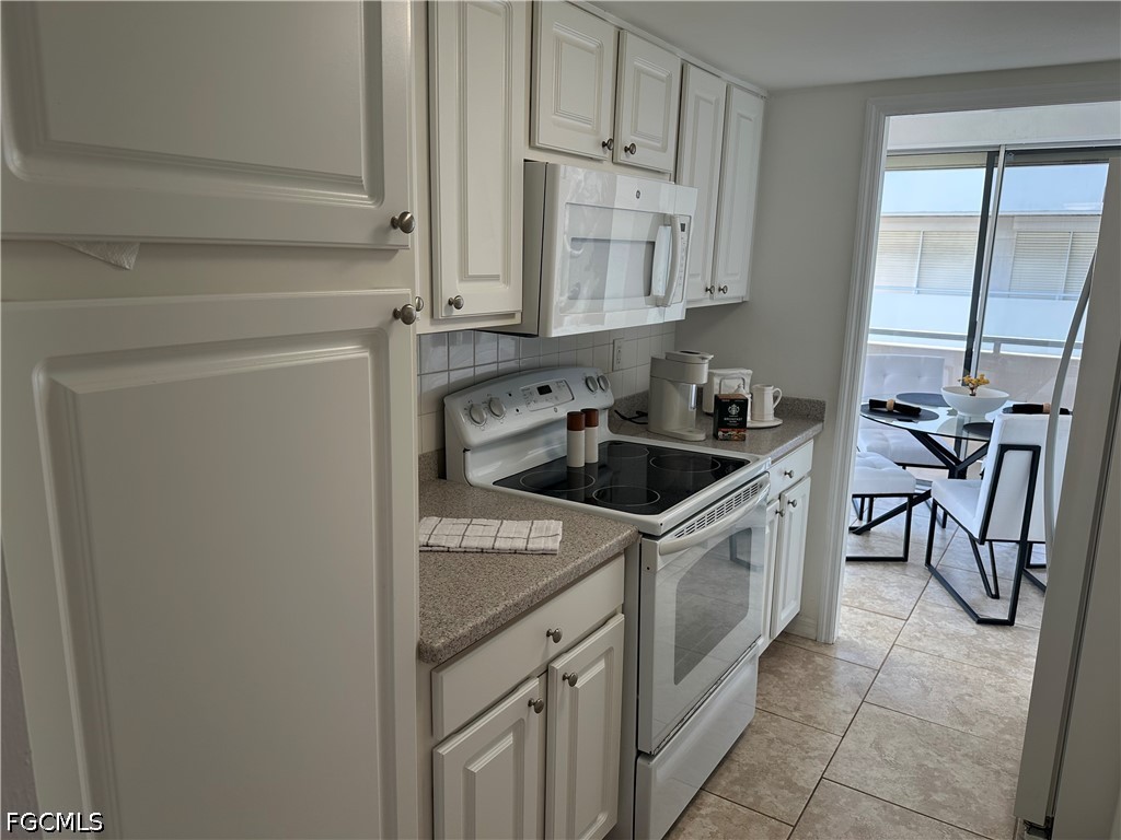 2 Bed Pool Home for Sale in Cape Coral, photo 7