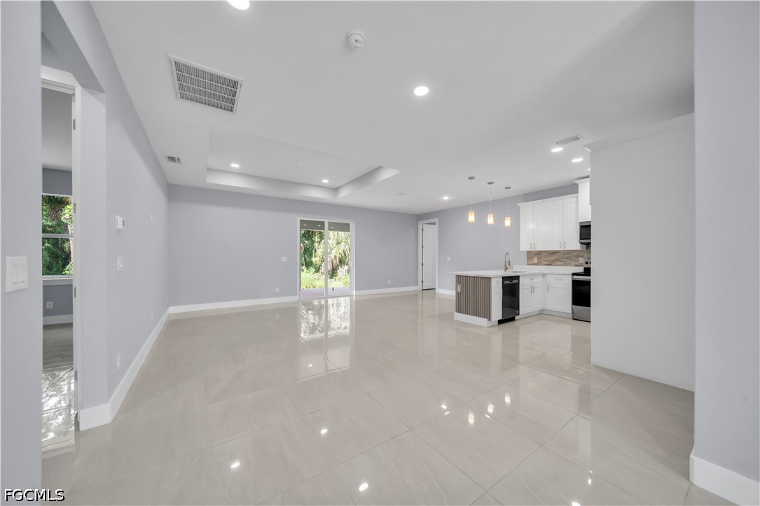 3 Bed SingleFamilyResidence for Sale in Lehigh Acres, photo 7