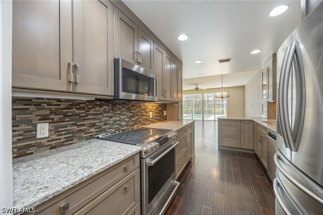 3 Bed Pool Home for Sale in The Cove, photo 7