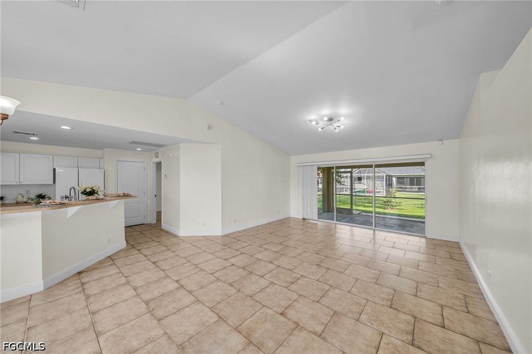 3 Bed SingleFamilyResidence for Sale in Cape Coral, photo 7