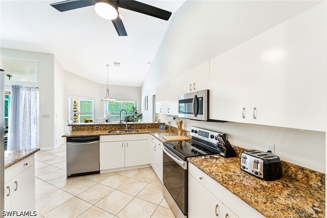 3 Bed Pool Home for Sale in Berkshire Lakes, photo 7