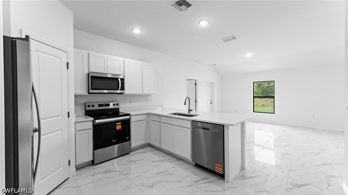 4 Bed SingleFamilyResidence for Sale in Lehigh Acres, photo 7