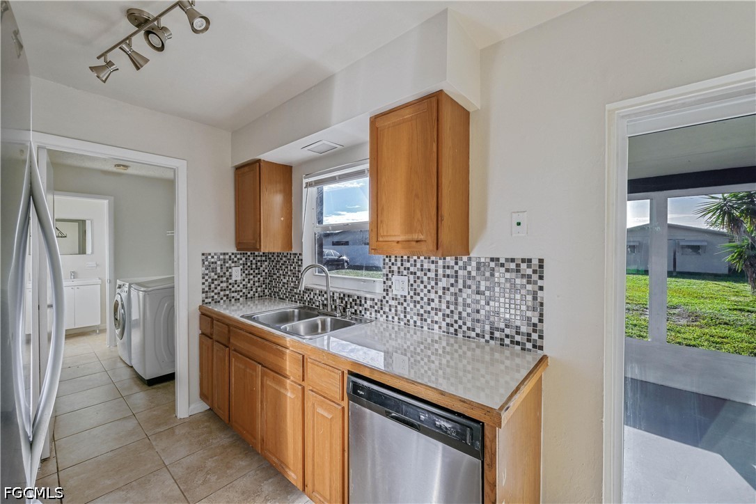3 Bed SingleFamilyResidence for Sale in Lehigh Acres, photo 7