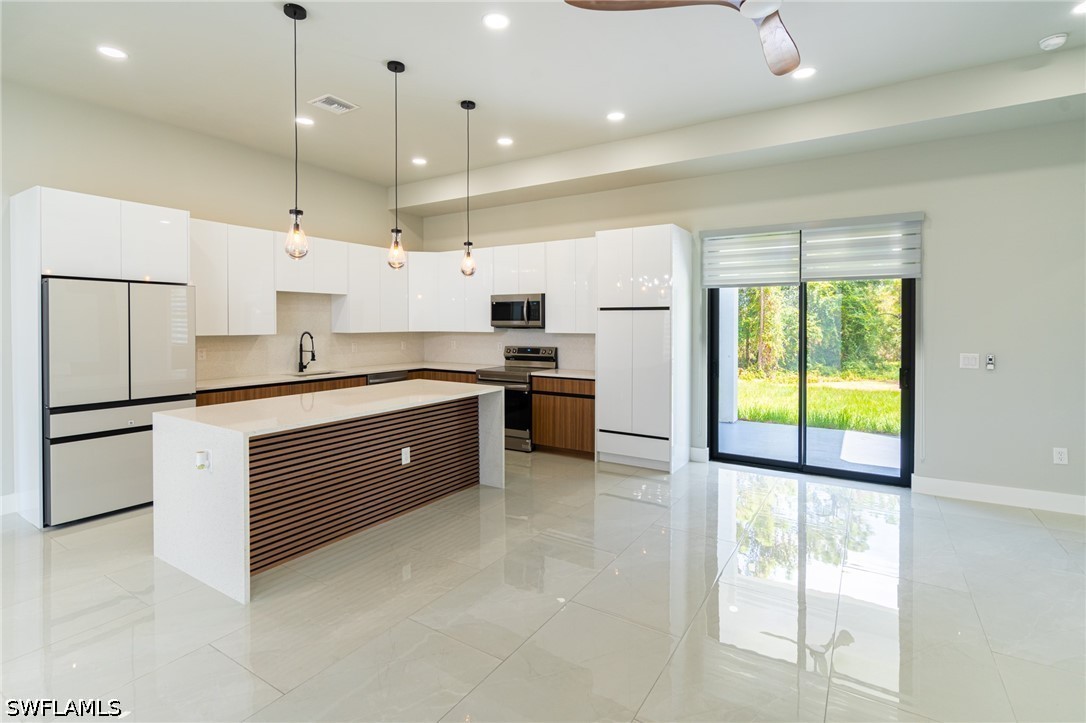 3 Bed SingleFamilyResidence for Sale in Lehigh Acres, photo 7