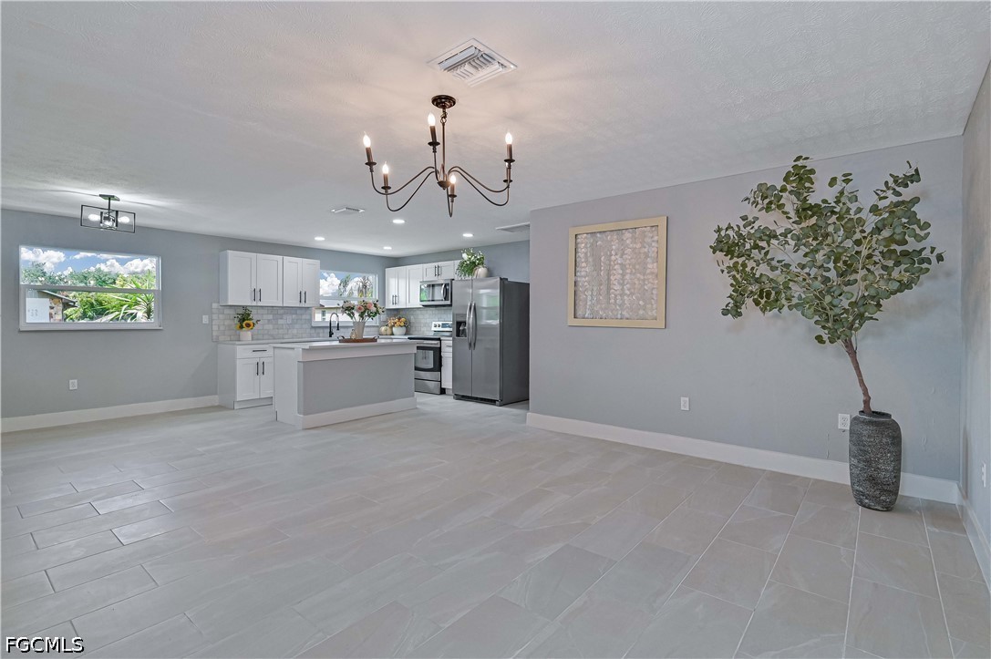 3 Bed SingleFamilyResidence for Sale in Fort Myers, photo 7
