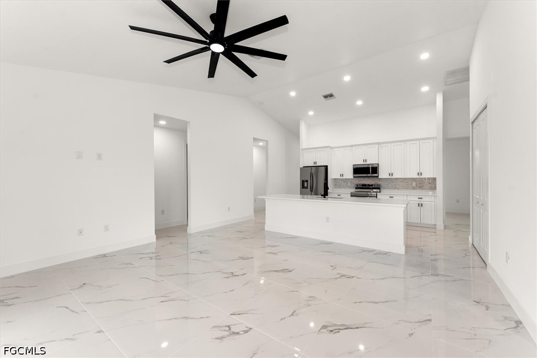 4 Bed SingleFamilyResidence for Sale in Buckingham Park, photo 7