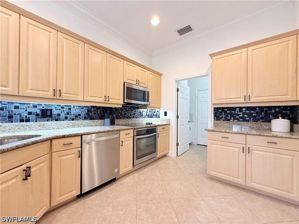 3 Bed Pool Home for Sale in Madison Park, photo 7