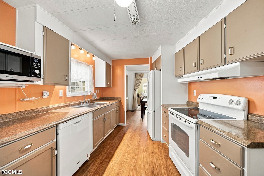 3 Bed ManufacturedHome for Sale in Carriage Village, photo 7
