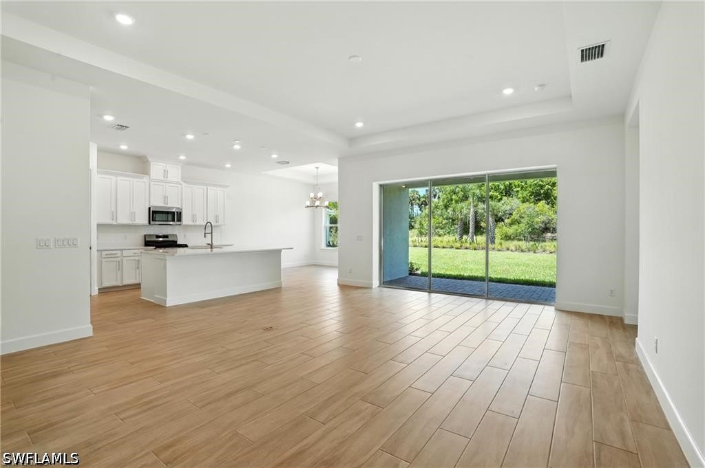 4 Bed SingleFamilyResidence for Sale in Fort Myers, photo 7