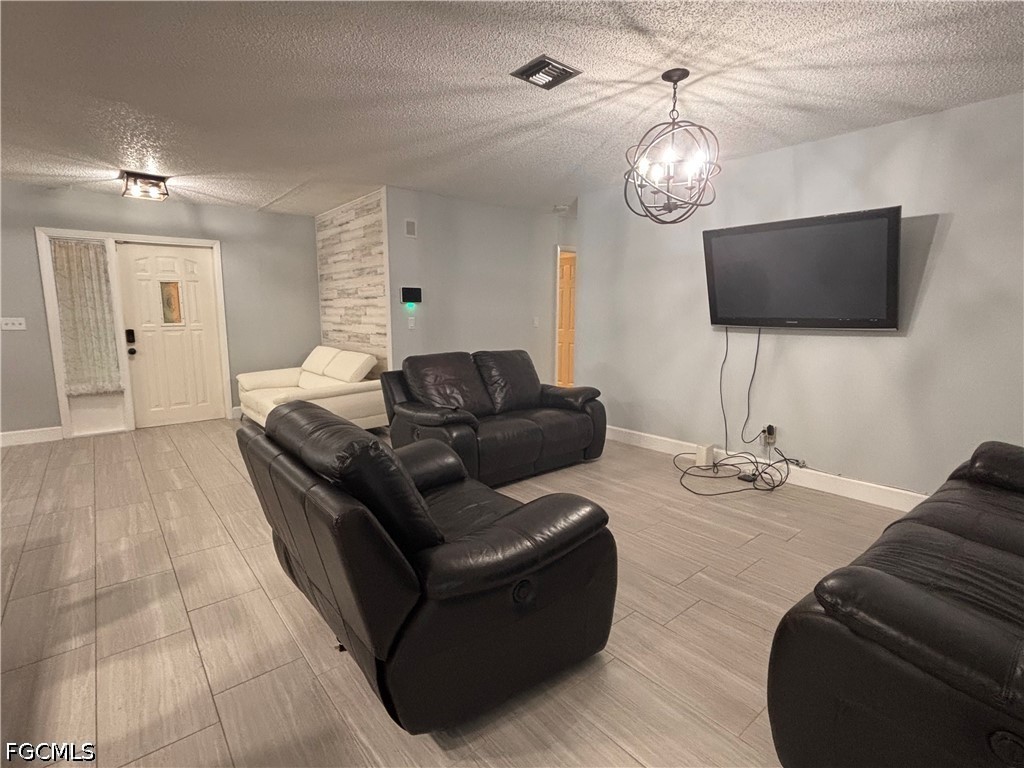 3 Bed SingleFamilyResidence for Sale in Lehigh Acres, photo 7