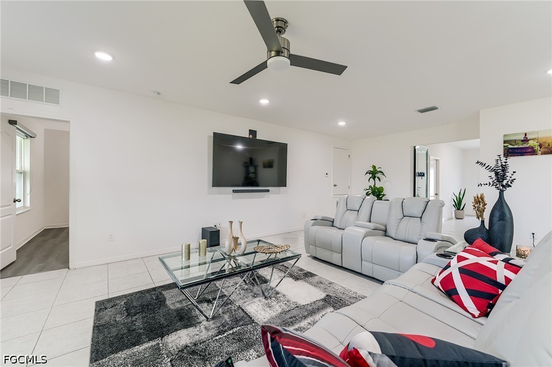 4 Bed SingleFamilyResidence for Sale in Cape Coral, photo 7