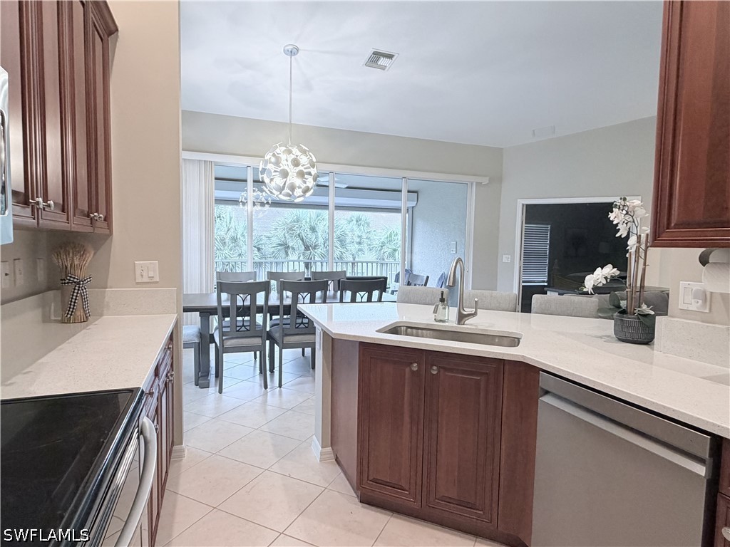 3 Bed Condominium for Sale in Carlton Lakes, photo 7