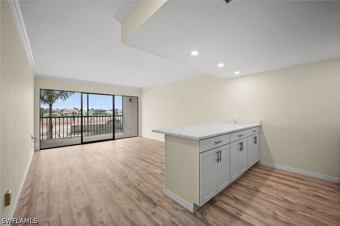 1 Bed Condominium for Sale in Vanderbilt Palms, photo 7