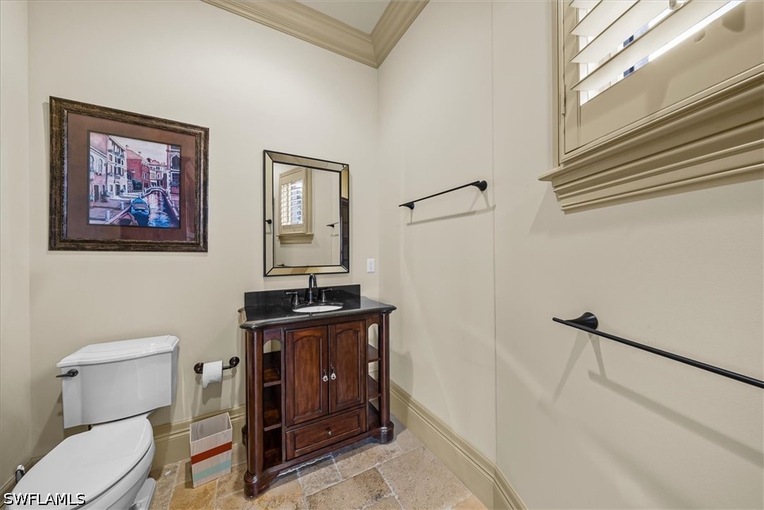 5 Bed Pool Home for Sale in Moorings, photo 7