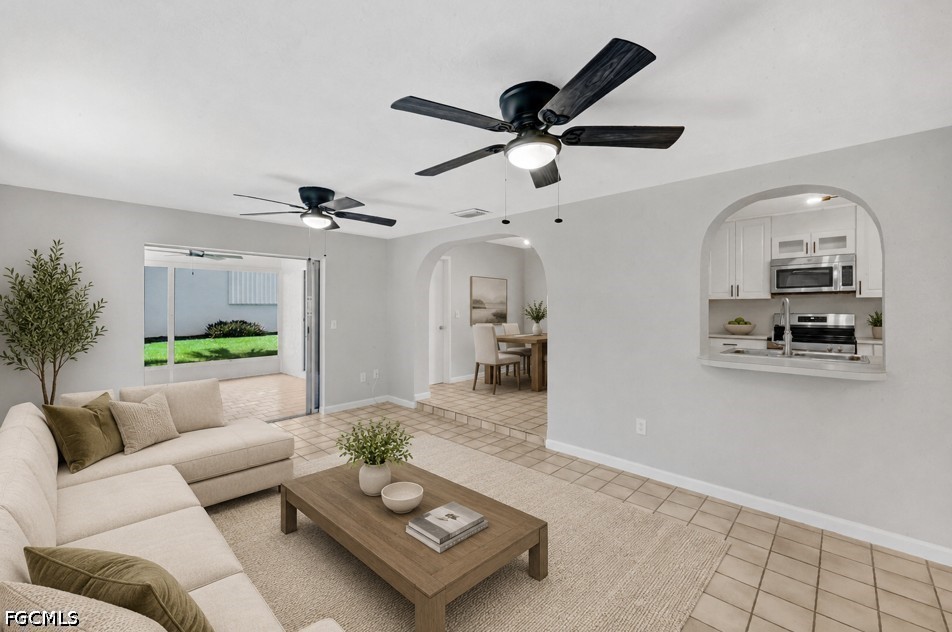 3 Bed SingleFamilyResidence for Sale in Cape Coral, photo 7