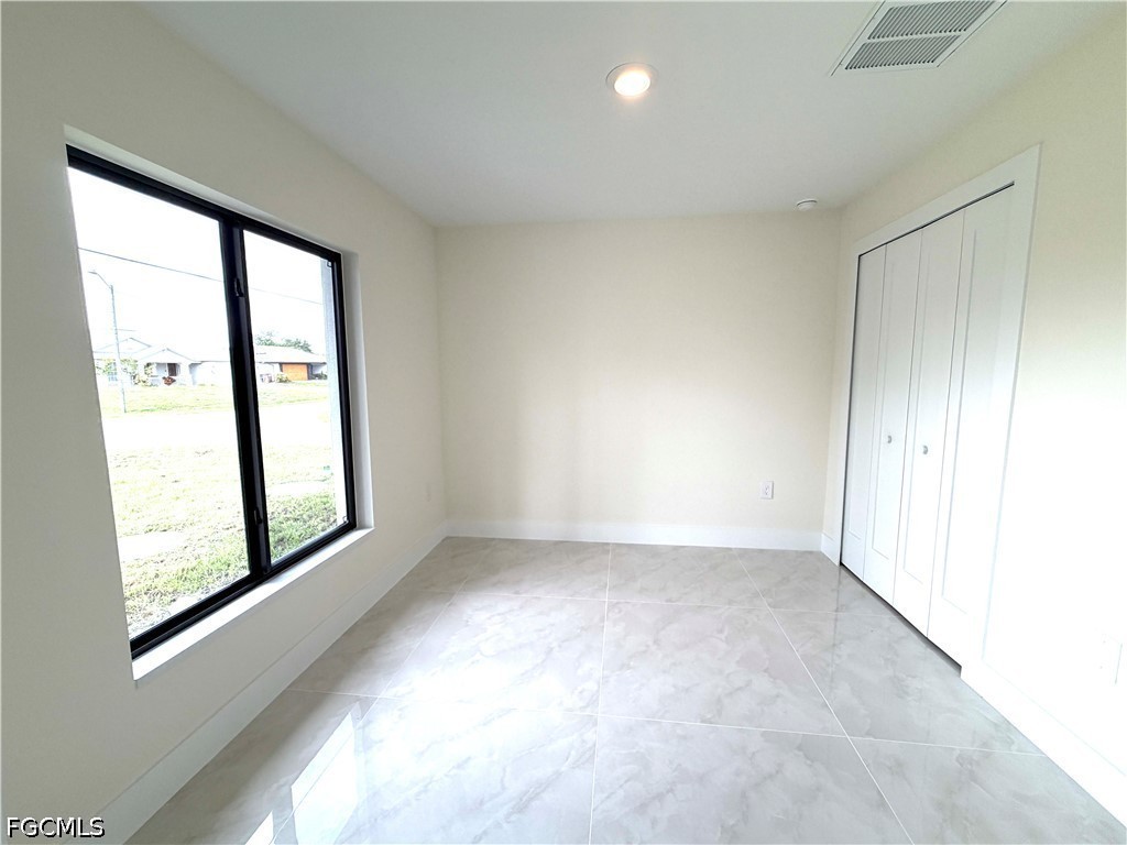 3 Bed SingleFamilyResidence for Sale in Lehigh Acres, photo 7