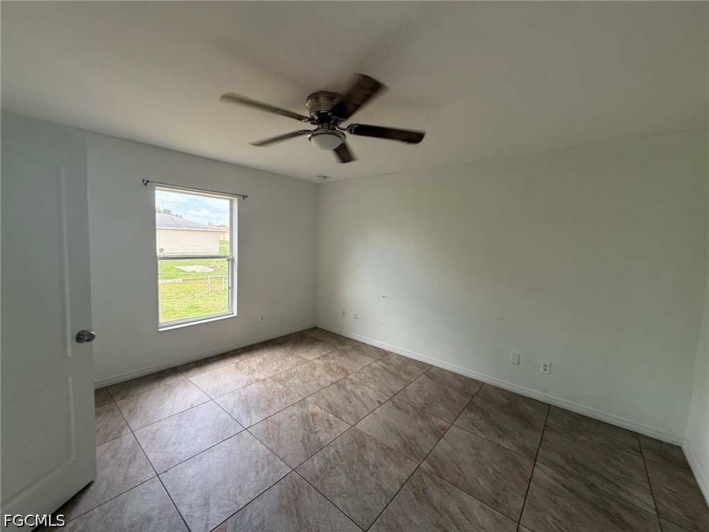 3 Bed SingleFamilyResidence for Sale in Lehigh Acres, photo 7