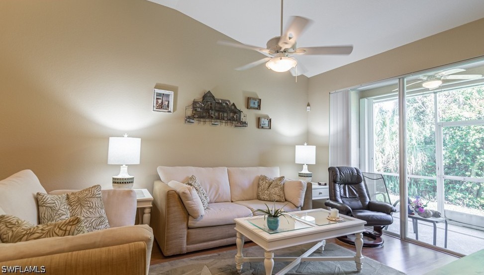 3 Bed Attached for Sale in Naples, photo 7