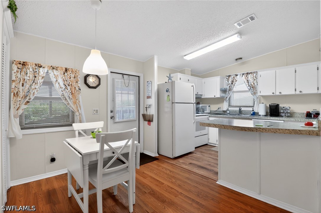 2 Bed ManufacturedHome for Sale in Naples, photo 7