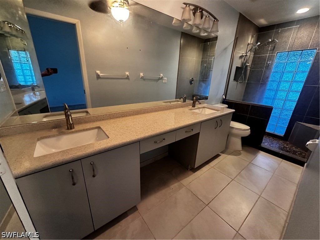2 Bed Waterfront Home for Sale in Fort Myers, photo 7