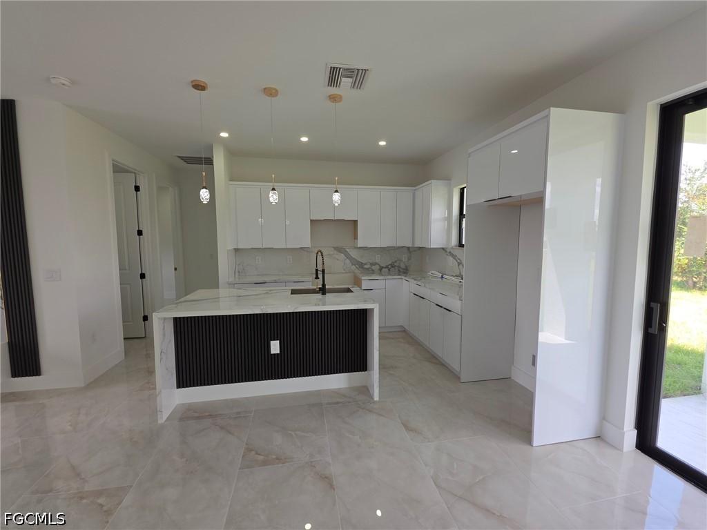 3 Bed SingleFamilyResidence for Sale in Lehigh Acres, photo 7