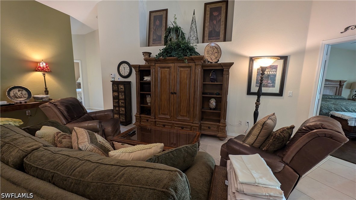 3 Bed Waterfront Home for Sale in Carlton Lakes, photo 7