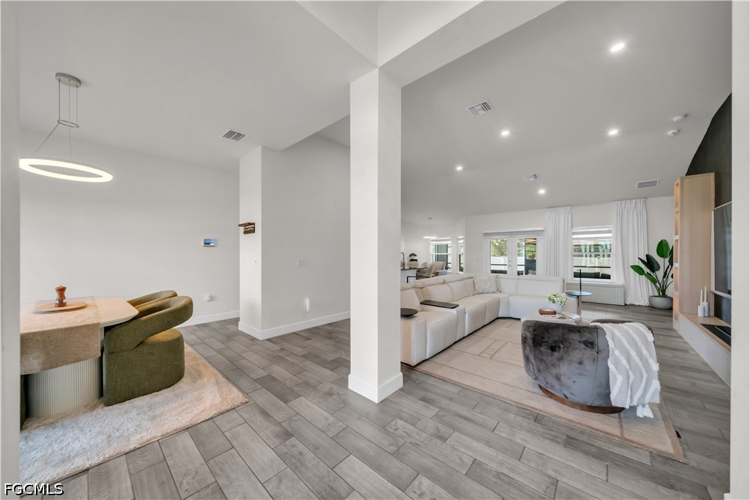 4 Bed SingleFamilyResidence for Sale in Cape Coral, photo 7