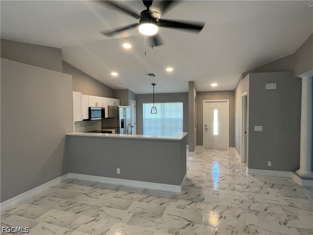 3 Bed SingleFamilyResidence for Sale in Cape Coral, photo 7