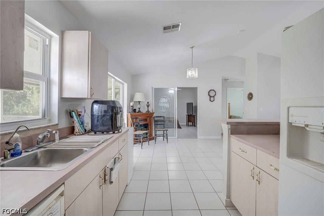 3 Bed SingleFamilyResidence for Sale in Lehigh Acres, photo 7