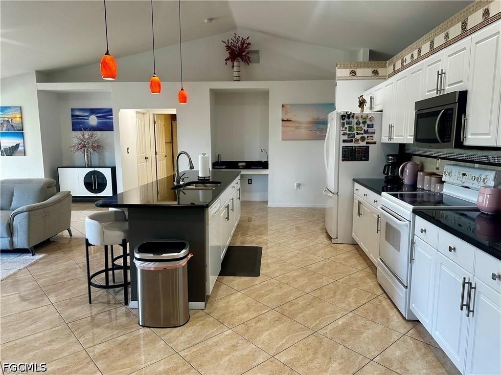 3 Bed Waterfront Home for Sale in Cape Coral, photo 7