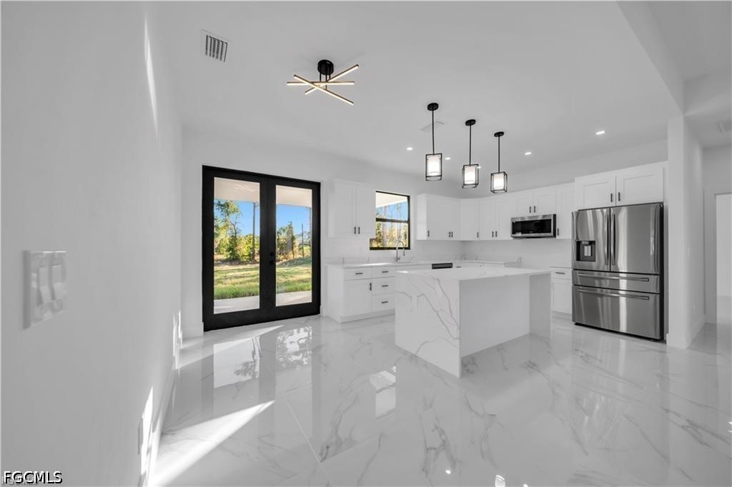 3 Bed SingleFamilyResidence for Sale in Lehigh Acres, photo 7