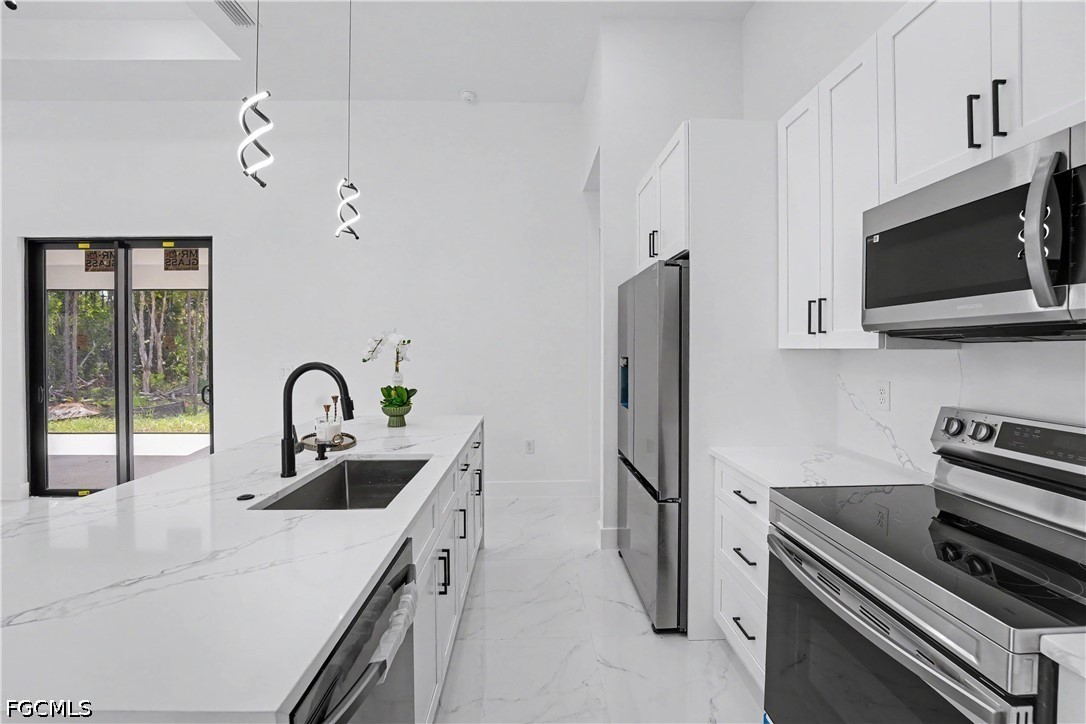 3 Bed SingleFamilyResidence for Sale in 951 Plaza, photo 7