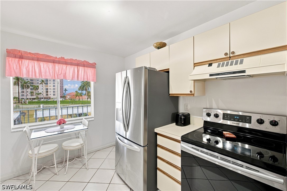 2 Bed Waterfront Home for Sale in Naples, photo 7