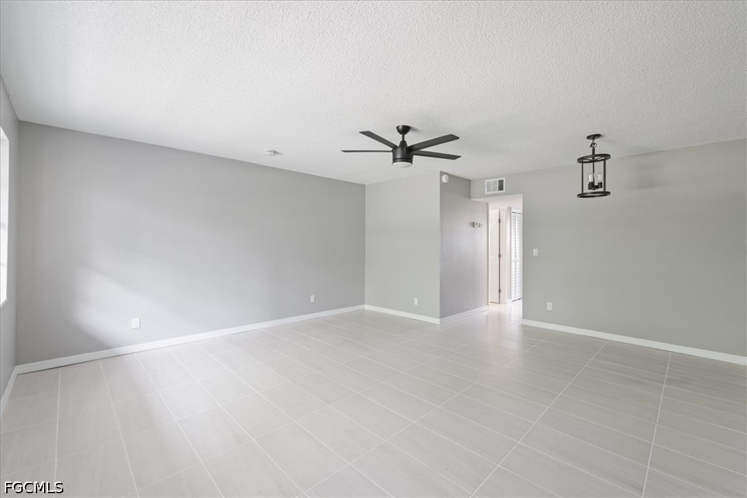1 Bed Waterfront Home for Sale in Fort Myers, photo 7