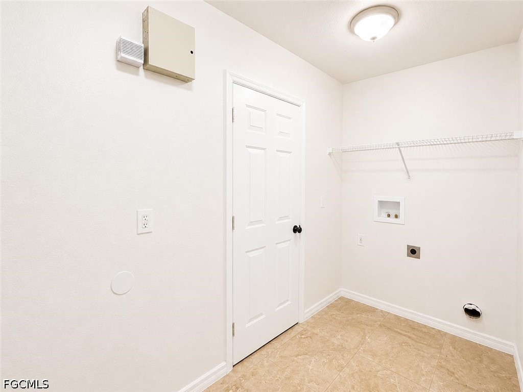 4 Bed SingleFamilyResidence for Sale in Lehigh Acres, photo 7