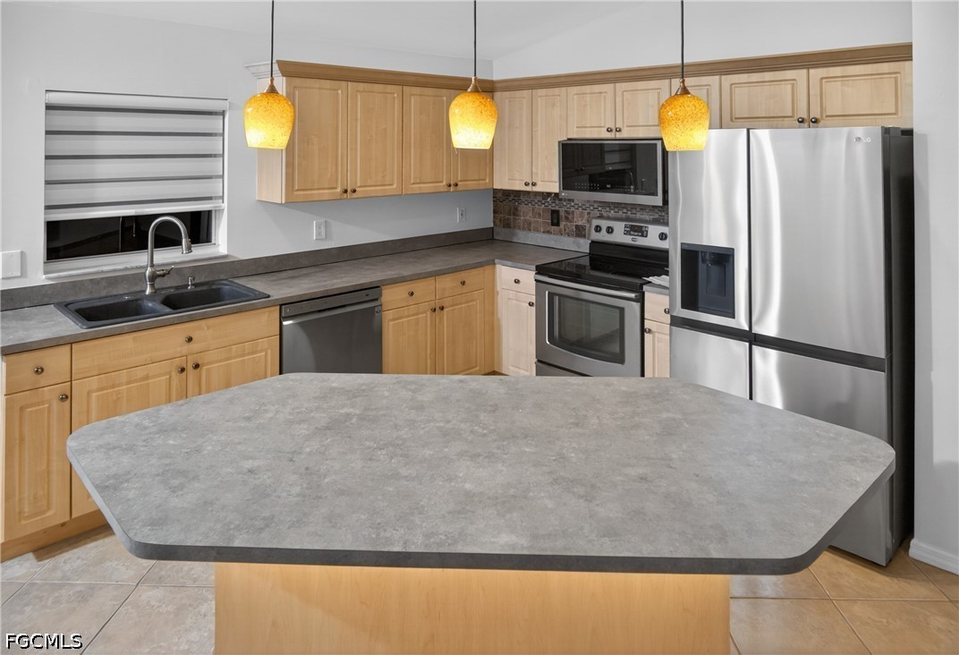 3 Bed SingleFamilyResidence for Sale in Bonita Springs, photo 7