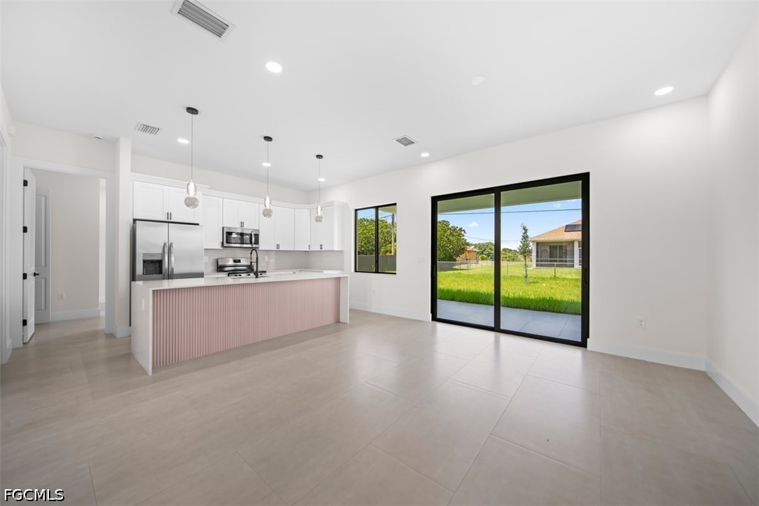 3 Bed SingleFamilyResidence for Sale in Cape Coral, photo 7
