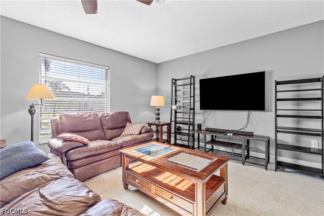 2 Bed SingleFamilyResidence for Sale in Cape Coral, photo 7