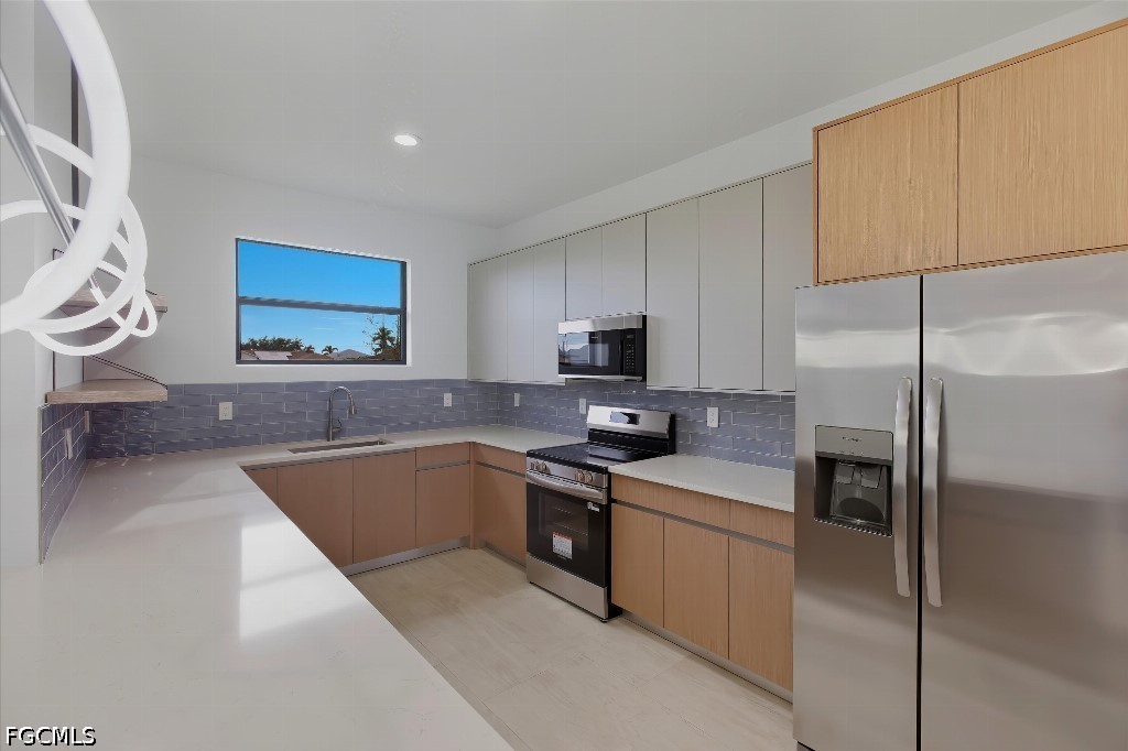3 Bed SingleFamilyResidence for Sale in Cape Coral, photo 7
