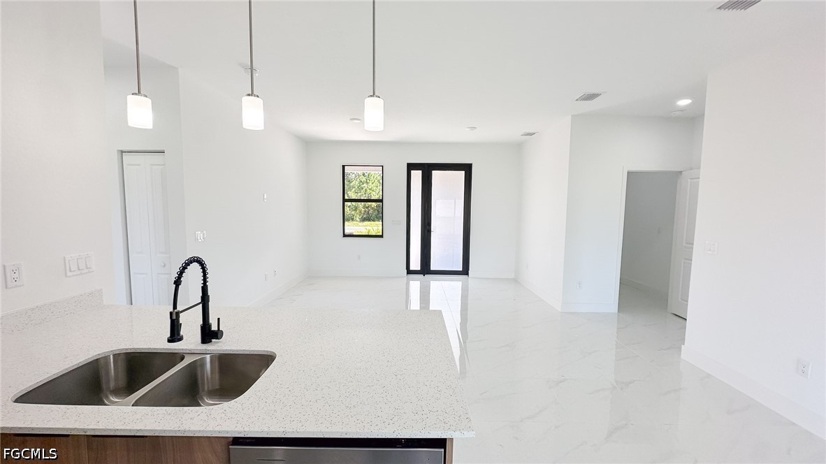 3 Bed SingleFamilyResidence for Sale in Lehigh Acres, photo 7