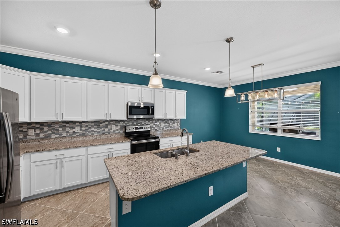 4 Bed Pool Home for Sale in Castalina, photo 7