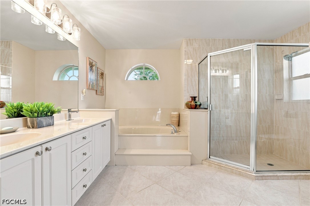 4 Bed Pool Home for Sale in Cape Coral, photo 7