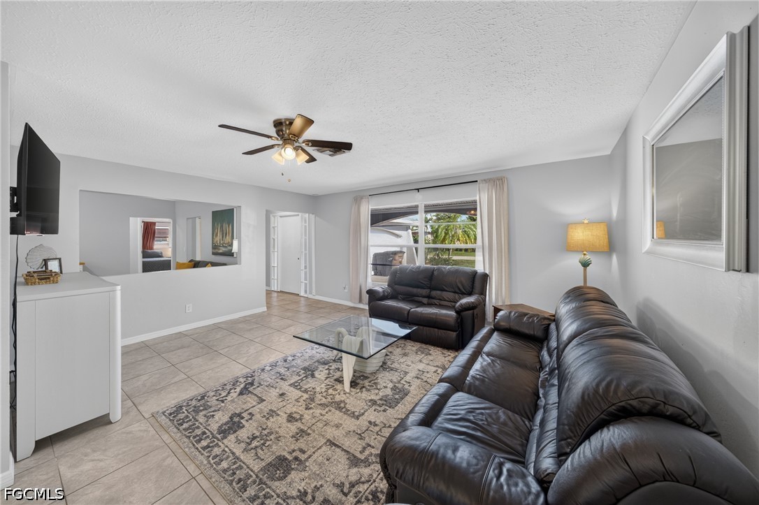 3 Bed SingleFamilyResidence for Sale in Cape Coral, photo 7