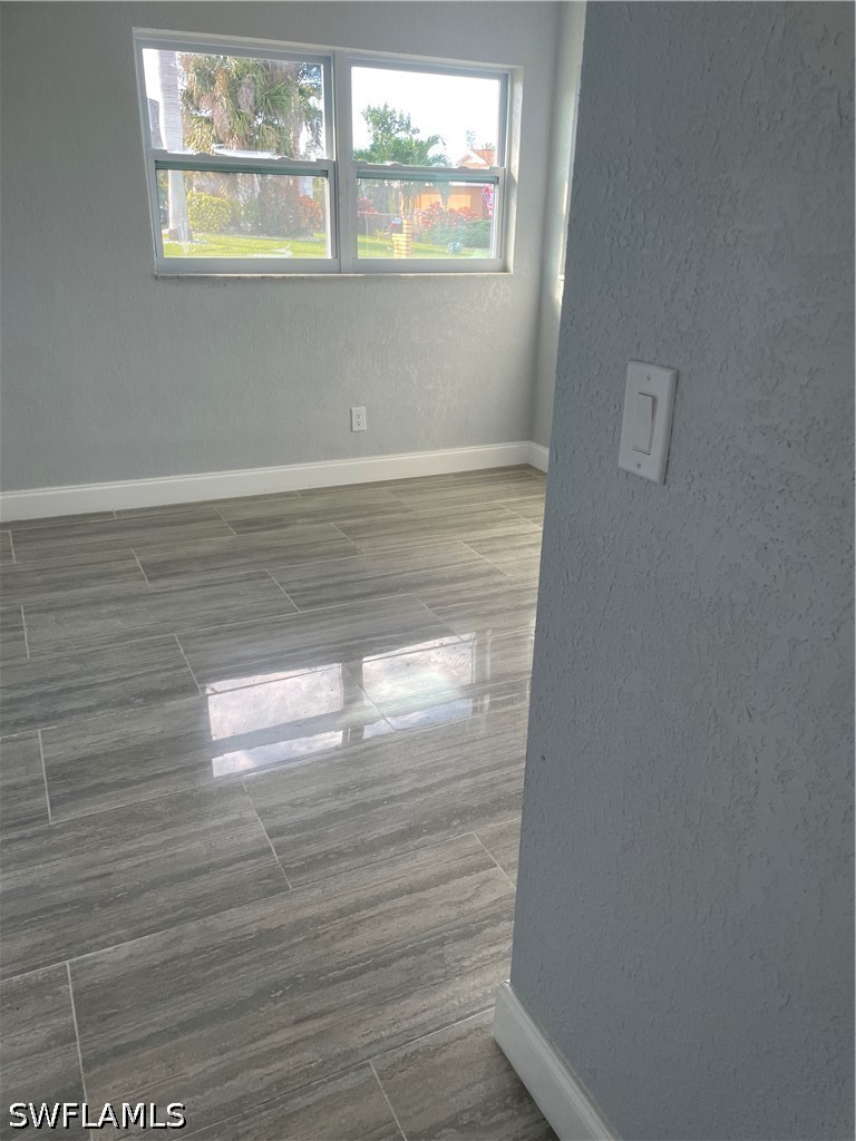 3 Bed SingleFamilyResidence for Sale in Cape Coral, photo 7