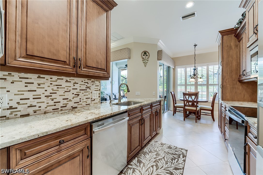 2 Bed Pool Home for Sale in Coral Cove, photo 7