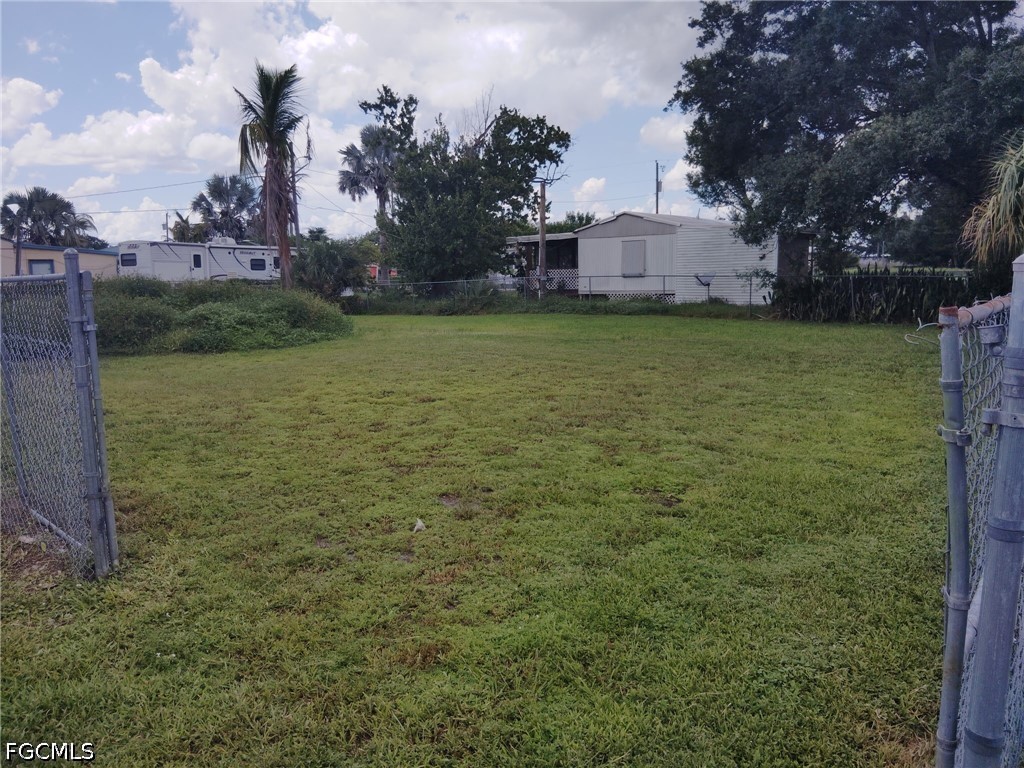 2 Bed Pool Home for Sale in Moore Haven, photo 7
