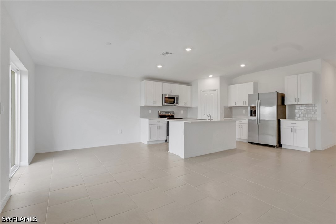 4 Bed SingleFamilyResidence for Sale in Savanna Lakes, photo 7
