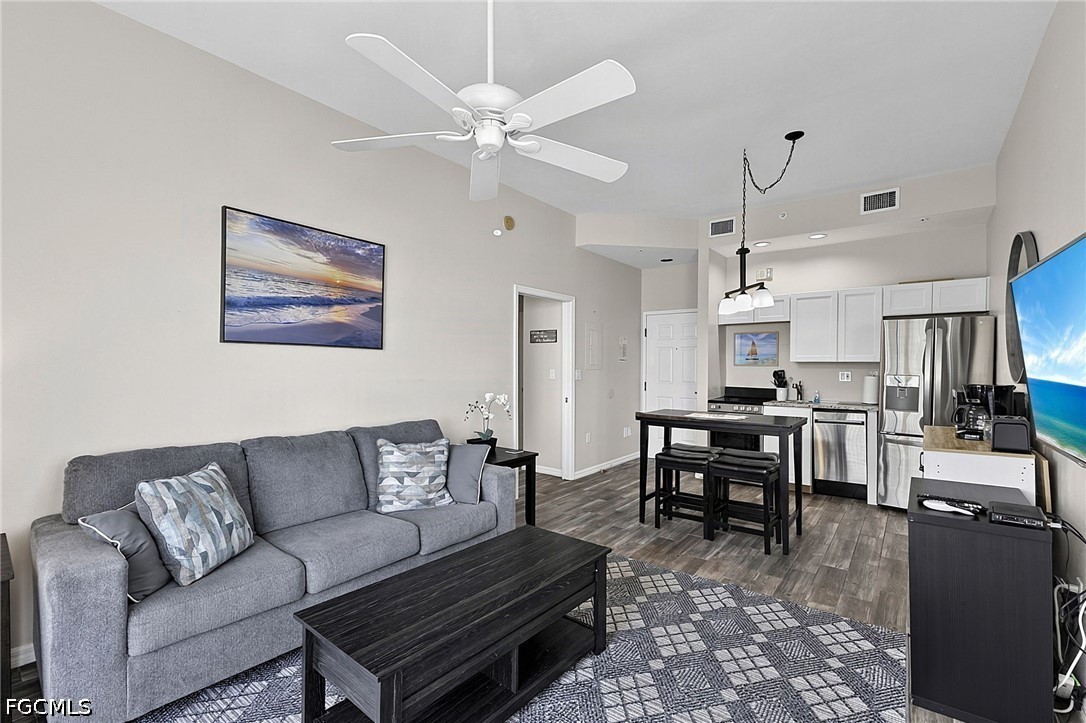 1 Bed Waterfront Home for Sale in Bonita Springs, photo 7